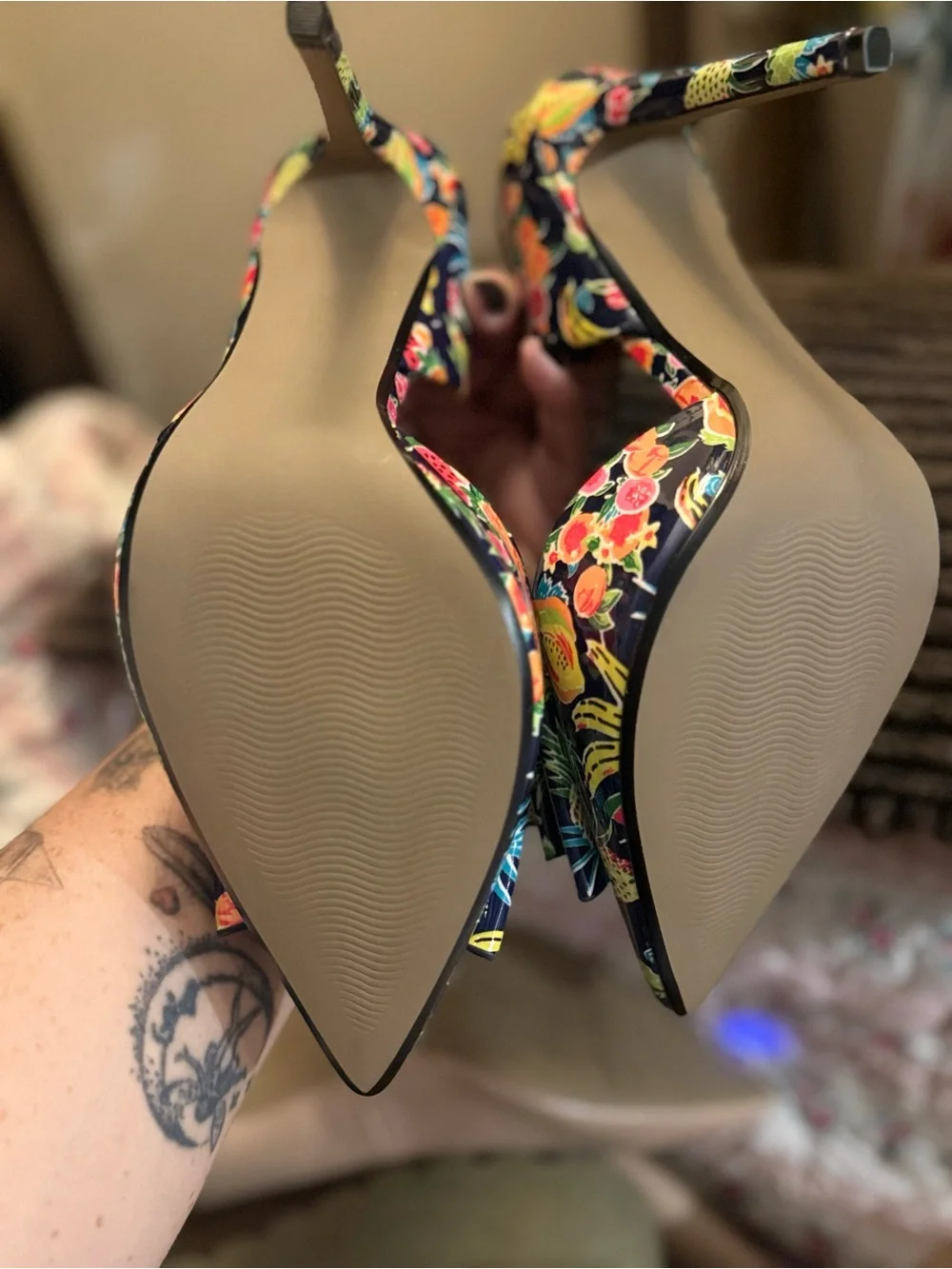 Betsey Johnson Fruit Print Bow Pointed Toe Pumps 9M Tropical Fruit Fun